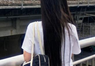 “17吃瓜网”官网填满你的吃瓜线路，一路畅享瓜香四溢的滋味