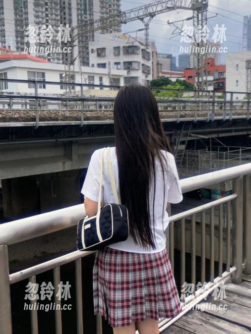“17吃瓜网”官网填满你的吃瓜线路，一路畅享瓜香四溢的滋味