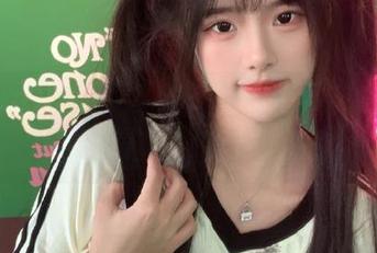 听说下载51cgfun后可以食用每日新鲜八卦，真是过瘾！