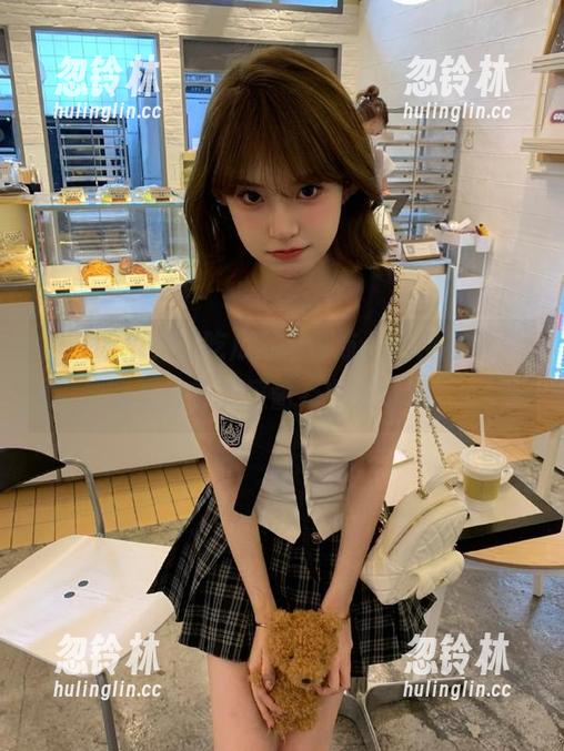 51吃瓜fun导航，仿佛在说“沙漏里飘荡的果酱有些好奇呢”。