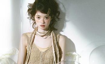 在街边吃瓜，也别忘了下载91icg，随时随地变身吃瓜侦探！