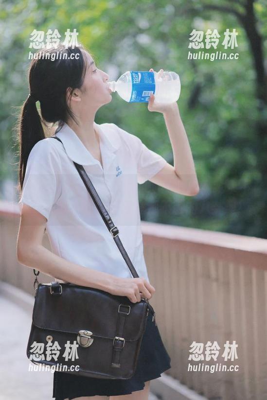 一起吃瓜网的热搜榜？我永不迷路，直接潜入那连渣都不剩的八卦河！