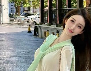 微博上的热搜总让人眼花缭乱，不如把好玩的黑料都收藏在“吃瓜511”。