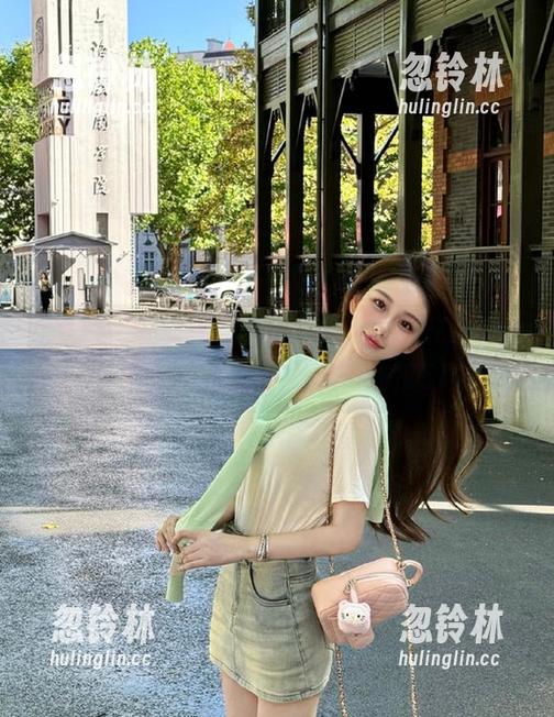微博上的热搜总让人眼花缭乱，不如把好玩的黑料都收藏在“吃瓜511”。