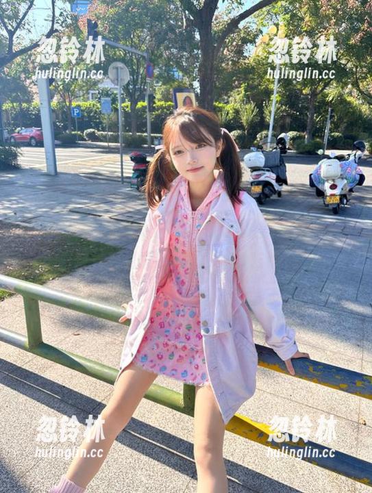苹果版的在线吃瓜网新鲜上线，果汁甘甜的瓜在等着我去啃！