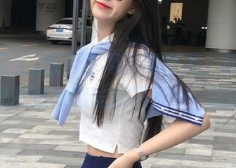留学生周围都聊天，就我拿着手机默默收藏吃瓜网址……尴尬！