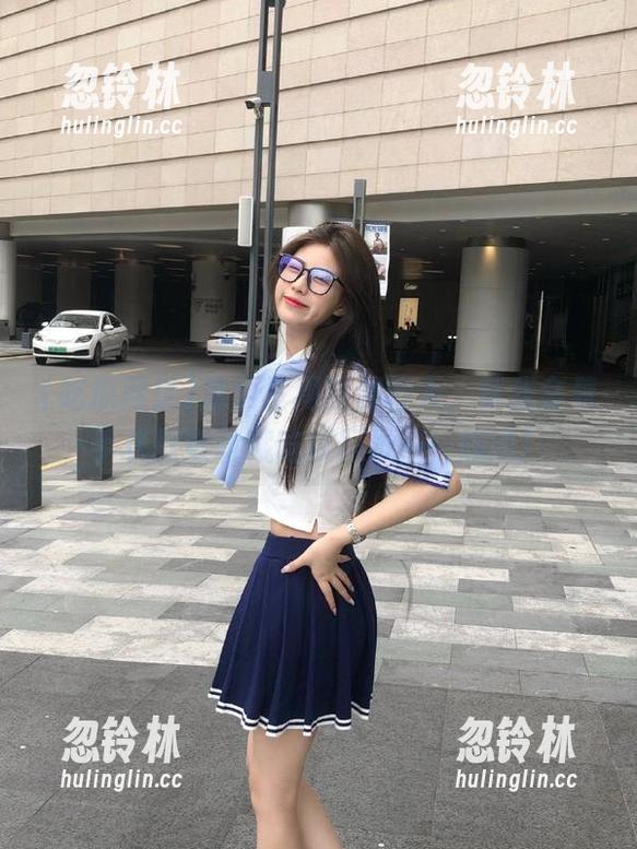 吃瓜网址 留学生周围都聊天,就我拿着手机默默收藏吃瓜网址……尴尬!