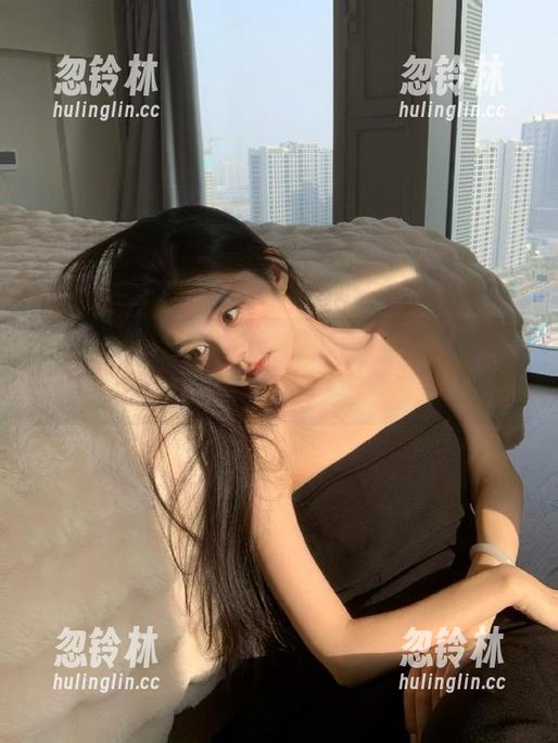 一边观看国产黑料，心里不停翻腾的小炸鱼。